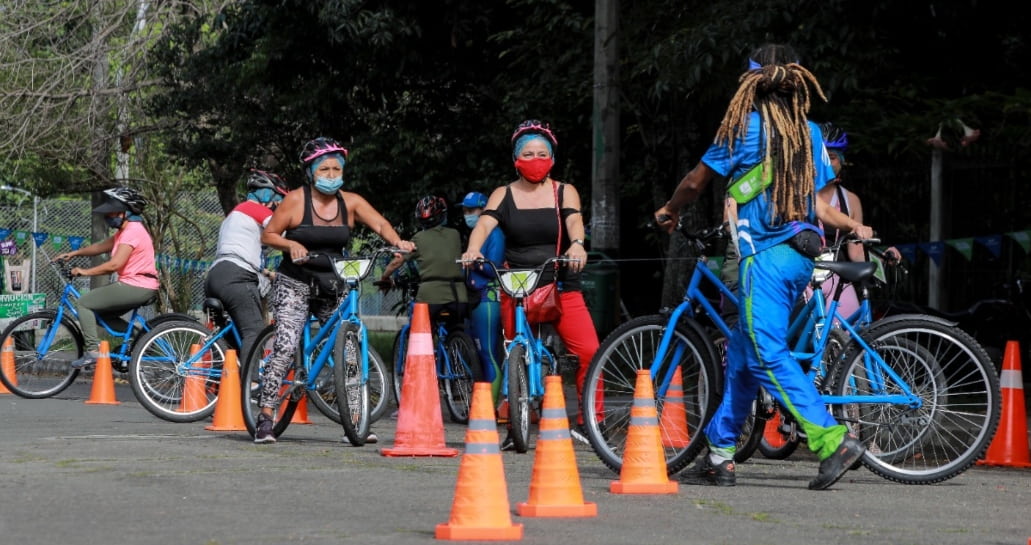 Biciescuelas para Adultos en Medellín un programa del Área Metropolitana