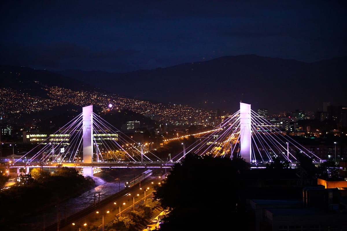 Puente de la 4 Sur en El Poblado, piques y venta de alucinógenos