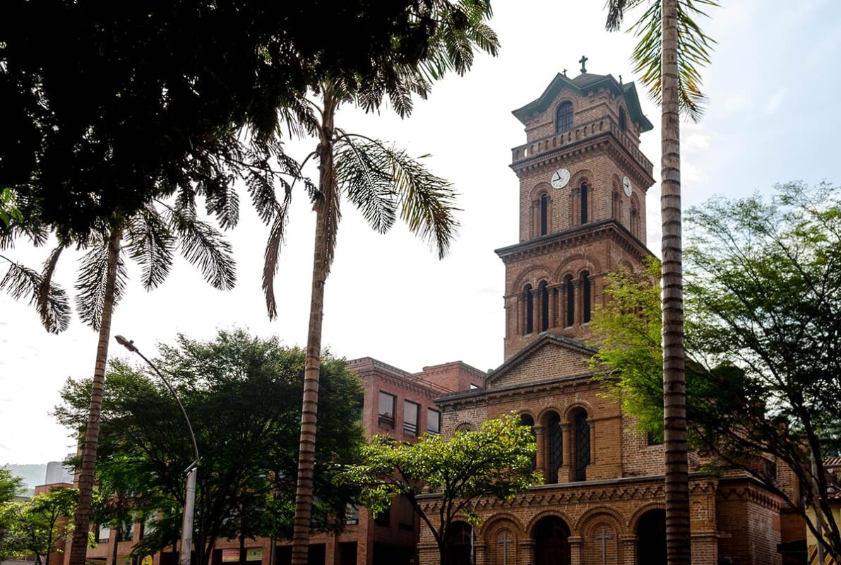 Templo San José de El Poblado: Un tesoro atravesado en su camino