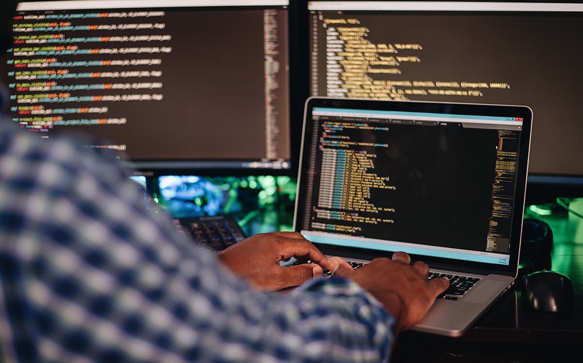 Becas en Antioquia para programas de desarrollo de software