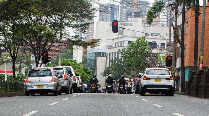Pico y placa en Medellín para motos y carros este martes 9 de mayo
