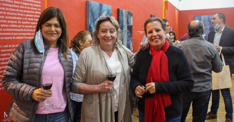 En la velada, la maestra Blanca Uribe estuvo acompañada de su gran amiga, Teresita Gómez.