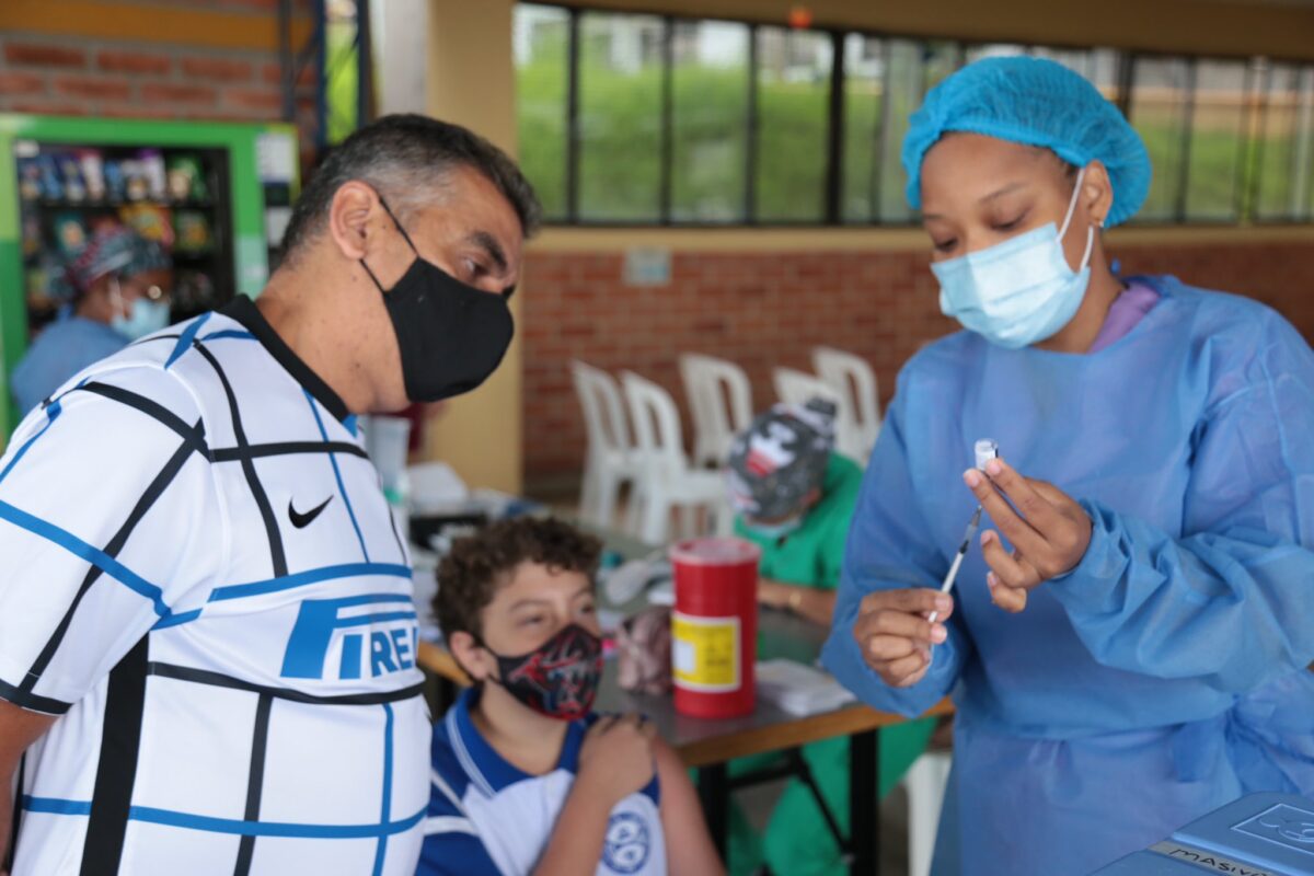 La vacunación en Medellín ya se normalizó afirma secretaria de salud