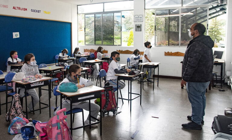 Medellín tiene tercer puesto en ciudades con más estudiantes que han retornado a la presencialidad