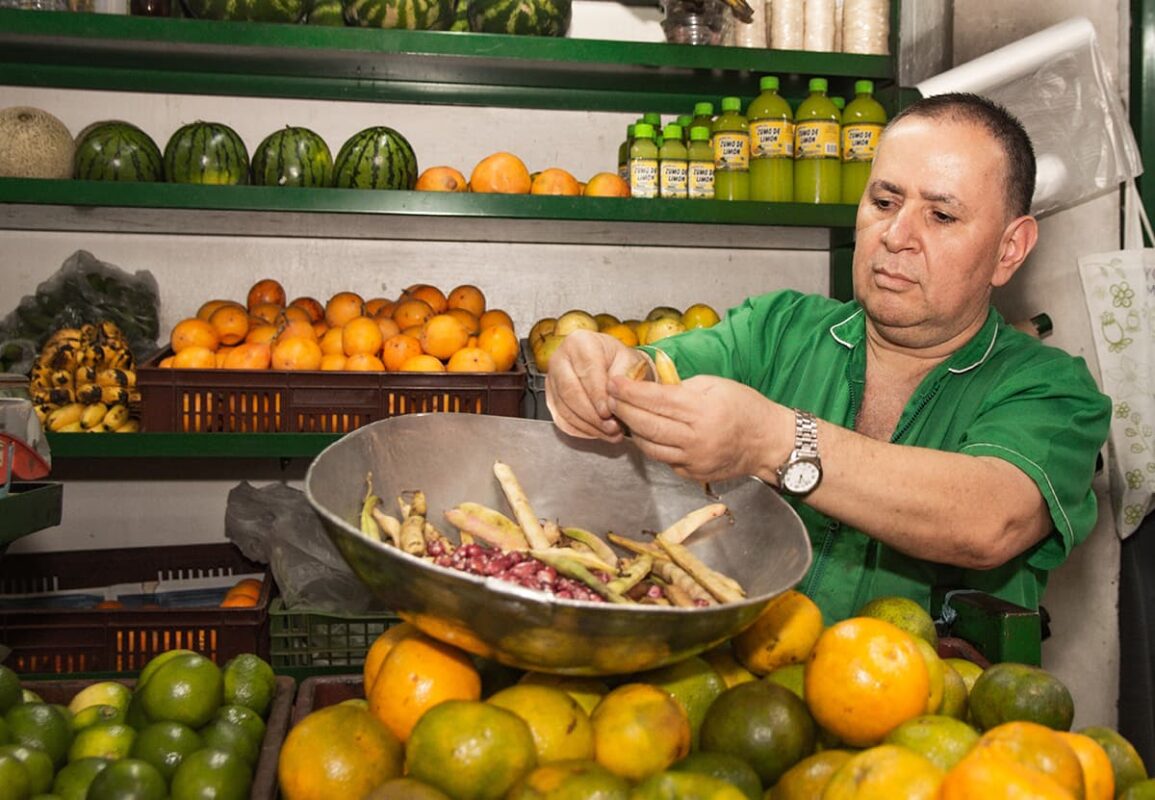 Don Jaime Suárez asegura que se imponen la tranquilidad, la tradición, y las ganas de servir, frente a la competencia de supermercados y grandes superficies.