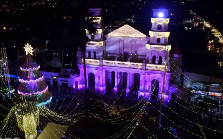 Envigado se adelanta a encender el alumbrado público para esta navidad