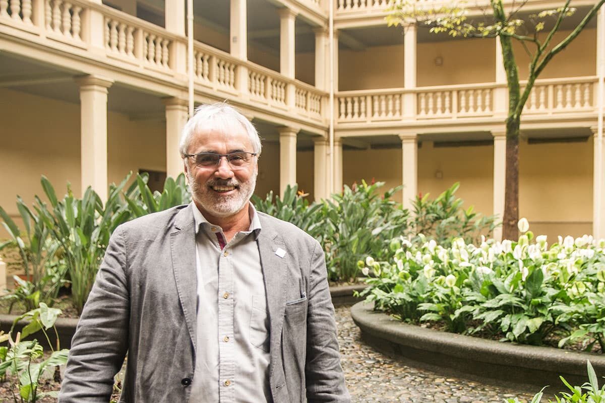 ás allá de la plazuela: historias y recorridos desde la Colección de Arte Grupo Argos.