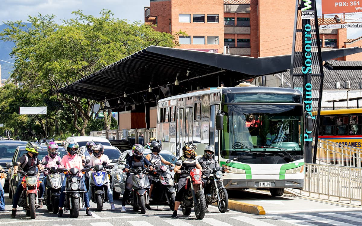 Pico y placa en Medellín para motos y carros este martes 11 de abril