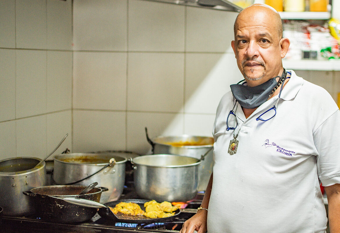 Para Rubén Darío Muñoz, Chispín, la clave de su negocio es estar ahí, en todo el proceso de preparación de los alimentos, “porque es a uno al que le duelen las cosas”.