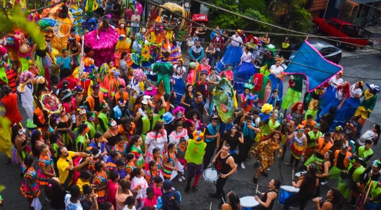 ¡El teatro joven y comunitario llega a Medellín!