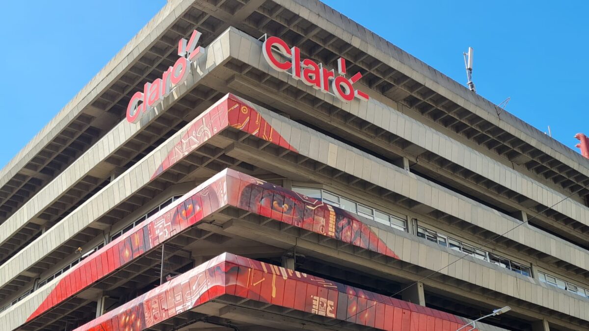La empresa Claro inaugura un enorme grafiti en pleno centro de Medellín