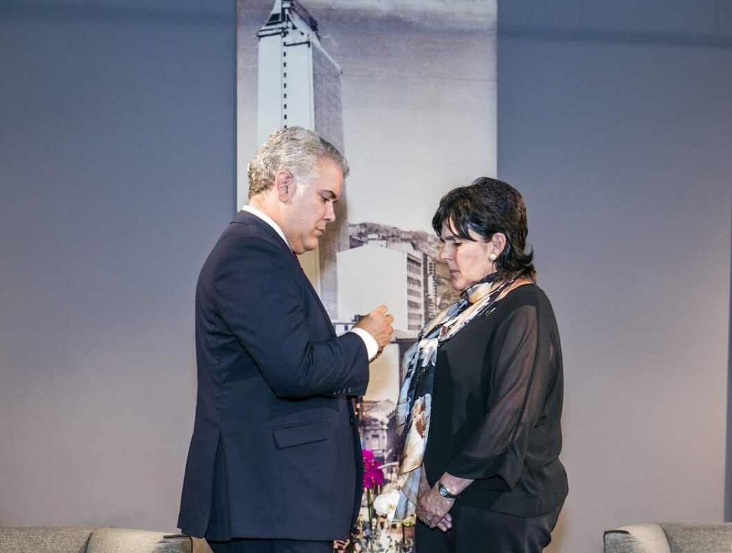 Lina Vélez de Nicholls recibió la Orden de Boyacá en grado de Caballero