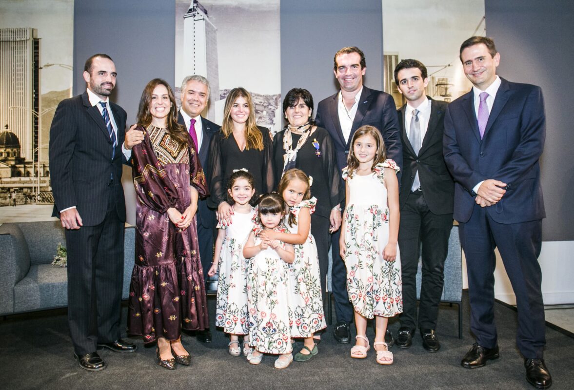 Lina Vélez de Nicholls recibió la Orden de Boyacá en grado de Caballero