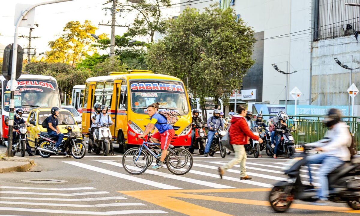 Pico y placa en Medellín para motos y carros
