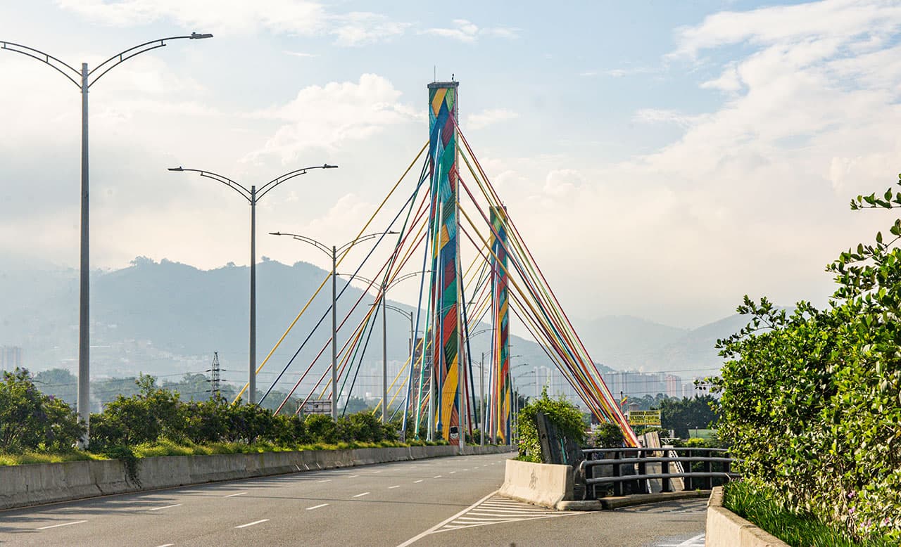 Obra artística que se pintó en el Puente de la 4 Sur
