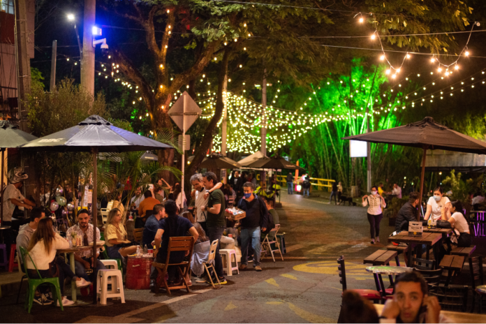 En Medellín se evalúa continuar con horario extendido nocturno de bares