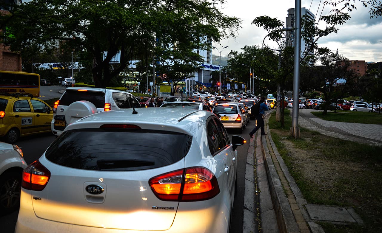 Pico y placa en Medellín para motos y carros este lunes 27 de marzo