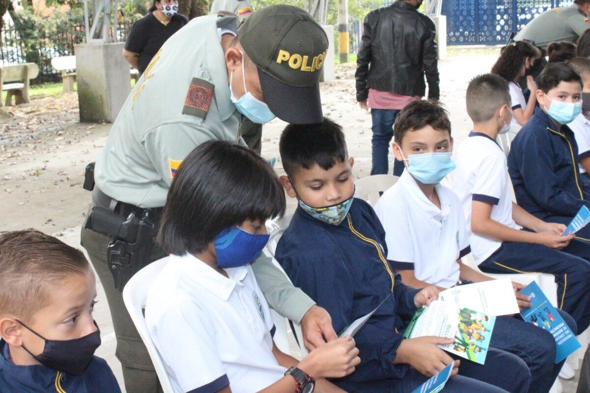 Policía Metropolitana está acompañando el regreso a clases en el Valle de Aburrá