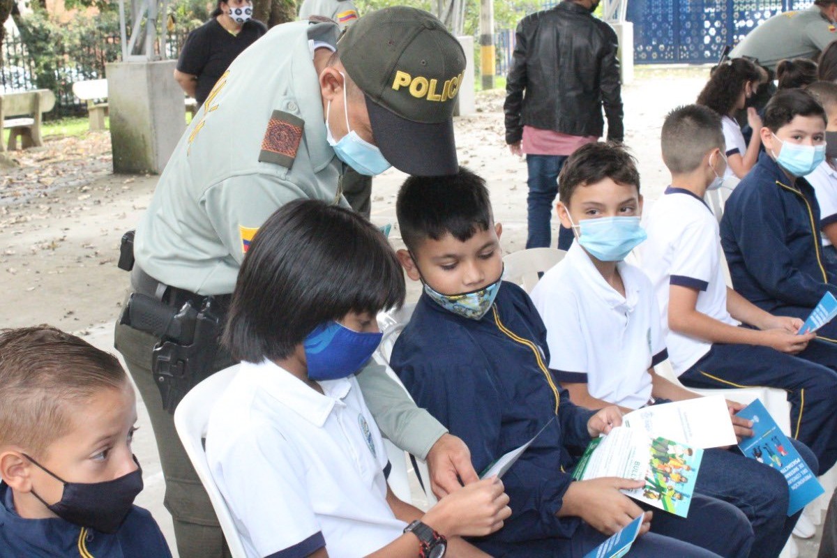 Policía Metropolitana está acompañando el regreso a clases en el Valle de Aburrá
