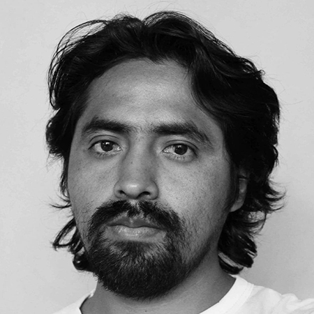 Fernando Arce Meneses, ceramista, diseñador gráfico , ilustrador y ganador del VI Premio Internacional Tragaluz