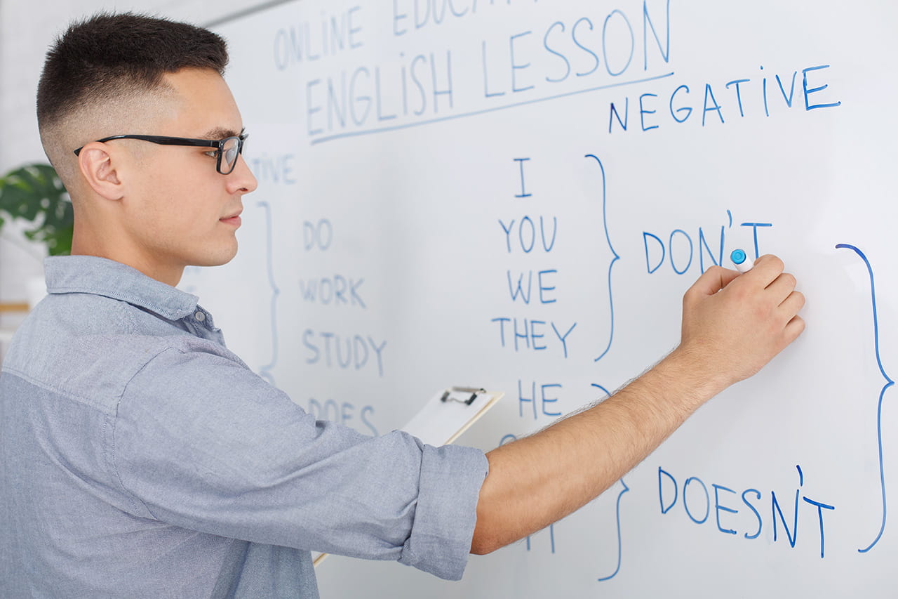 Estudiantes del grado noveno se pueden inscribir para las becas de inglés del Colombo Americano