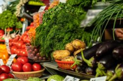 Los costos de los insumos y de las emergencias por el clima afectan los precios de los alimentos en Antioquia, y en general en todo el país.