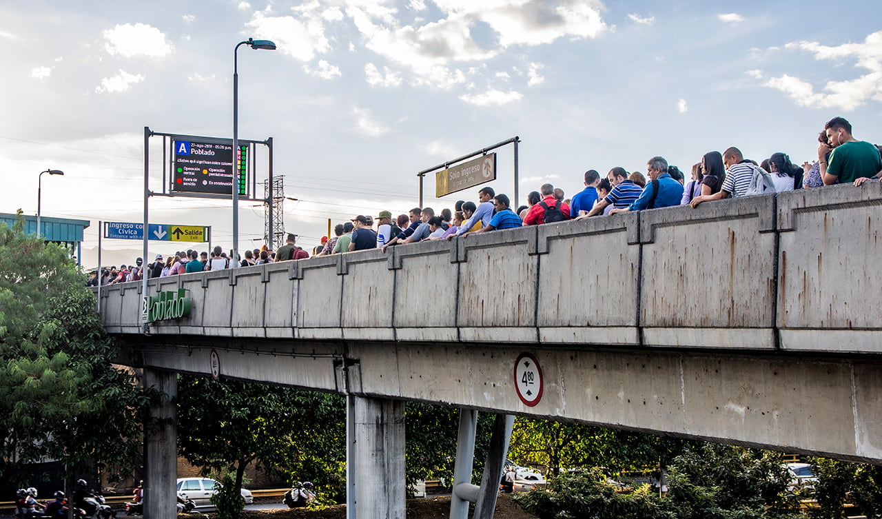 Metro responde quejas de usuarios en las estaciones de El Poblado