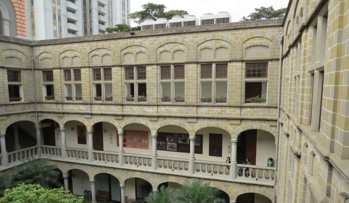 Recorrer el Claustro Comfama en sus 200 años