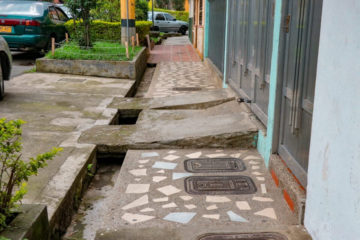 8 barrios de Envigado tendrán andenes nuevos, iniciaron las obras