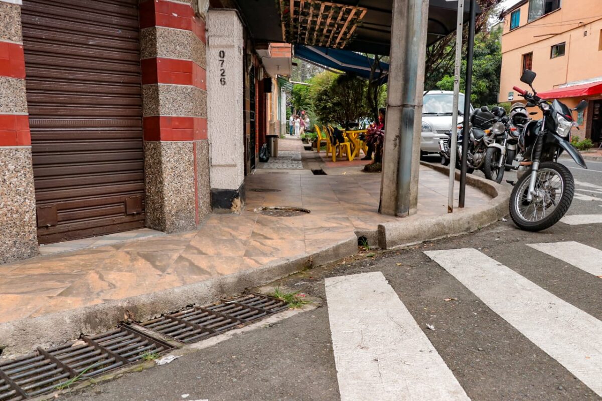 8 barrios de Envigado tendrán andenes nuevos, iniciaron las obras
