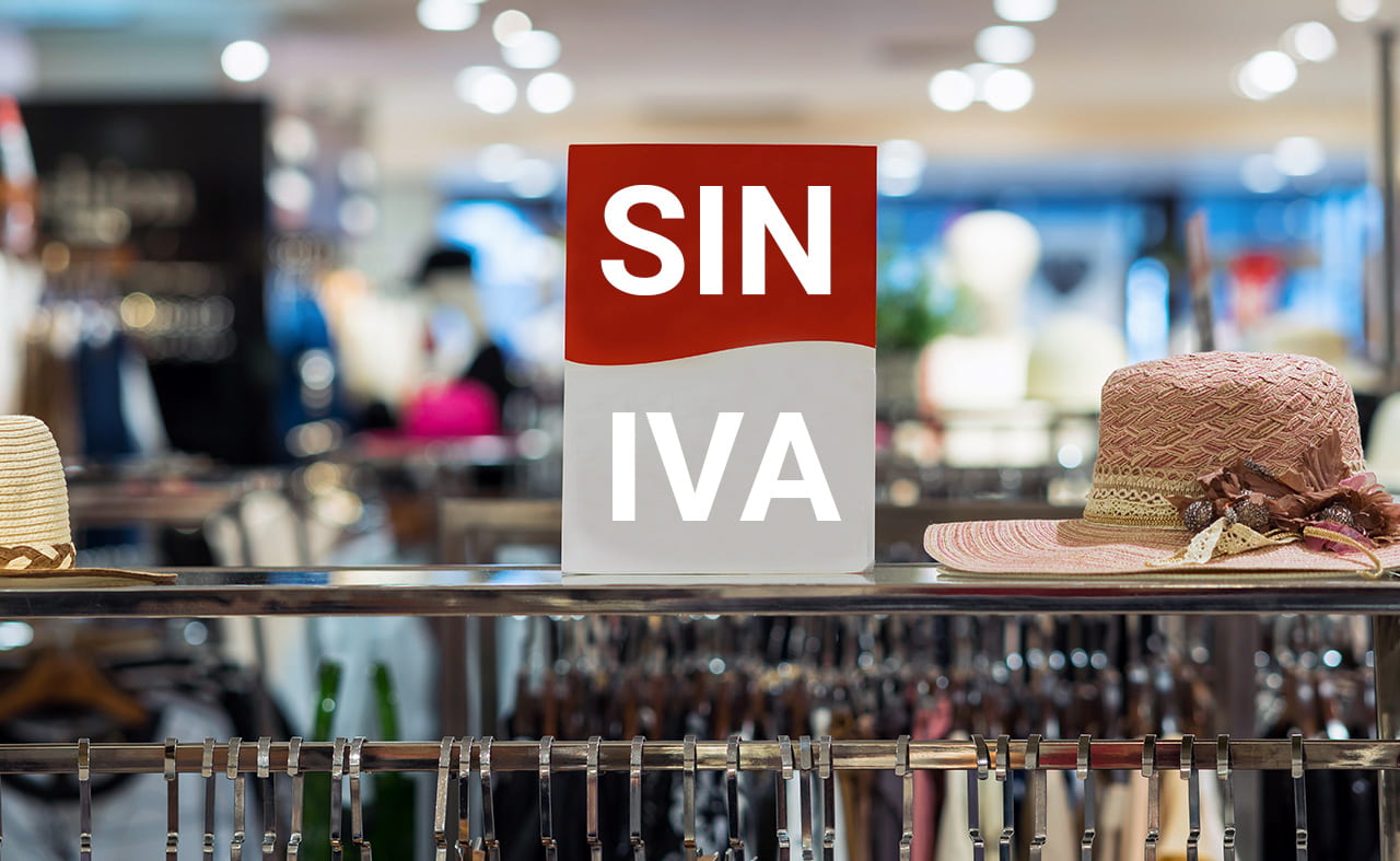 ¿Cómo le iría en el primer día sin IVA del 2022 a Medellín? Este viernes 11 de marzo se realizará el primero de los tres Días Sin IVA decretados por el Gobierno Nacional para el año 2022. En esta ocasión, se estiman ventas superiores a los $660.000 millones en el primer día sin IVA del 2022 en Medellín. Y las estimaciones de ventas en la jornada estarían por el orden de los $1.1 billones en Antioquia y $8 billones en el país. Cabe recordar que para este 2022 el beneficio de los Días Sin IVA es otorgado a los colombianos a través del Decreto 290 de 2022, que dicta la exención especial del impuesto al valor agregado IVA del 19 % en productos específicos. La importancia de estas ventas Alejandro Arias García, secretario de Desarrollo Económico de Medellín, expresó: “Es bueno recordar que el año pasado tuvimos tres días sin IVA, jornadas muy exitosas, esperamos seguir teniendo esos buenos resultados para la economía de la ciudad. Sabemos que es una muy buena estrategia para adquirir bienes de consumo sin este impuesto y además importantes para nuestros hogares, la invitación es para que aprovechemos este descuento y compremos Hecho en Medellín”. Para la directora ejecutiva de Fenalco Antioquia, María José Bernal Gaviria: “la primera jornada de este año trae consigo factores que influyen en las expectativas de los consumidores, en primer lugar el fenómeno inflacionario que vemos en la economía, en segundo lugar la crisis de la cadena logística de comercio exterior y en tercer lugar, las incertidumbres que generan las elecciones, pero queremos desearle a todos nuestros comerciantes una muy buena jornada”. Y es que según reporte de Fenalco Antioquia, para las jornadas de Día Sin IVA en 2021, el departamento recaudó $4.2 billones y para el país se registraron ventas por $31,42 billones, muy por encima de los $13,9 billones de las tres jornadas de 2020. Por su parte, Medellín y el Área Metropolitana sumaron $2.5 billones durante las tres jornadas, lo que representó un aumento en la comercialización por encima del 60%.