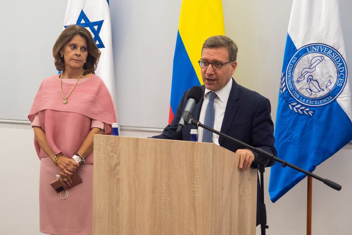 Christian Cantor, embajador de Israel, afirmó que las relaciones diplomáticas entre su país y Colombia viven su mejor momento, desde su inicio, en los años 50. Desde el 2021, Colombia tiene una oficina en Jerusalén, para desarrollar temas conjuntos.