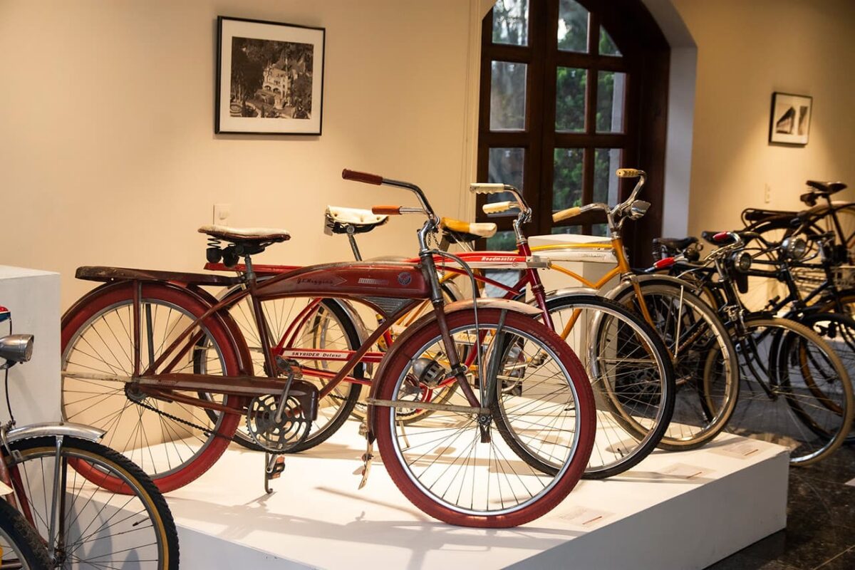 Exposición de bicicletas antiguas en el el Museo El Castillo