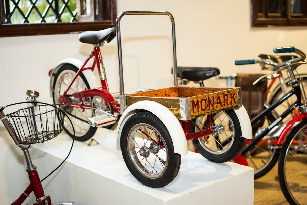 Exposición de bicicletas antiguas en el el Museo El Castillo