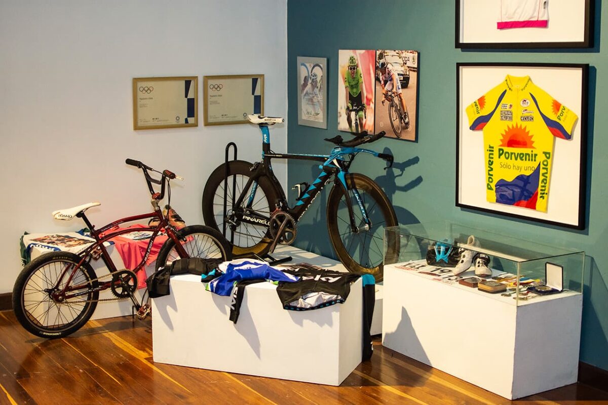 Exposición de bicicletas antiguas en el el Museo El Castillo