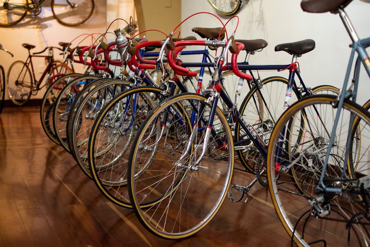 Exposición de bicicletas antiguas en el el Museo El Castillo