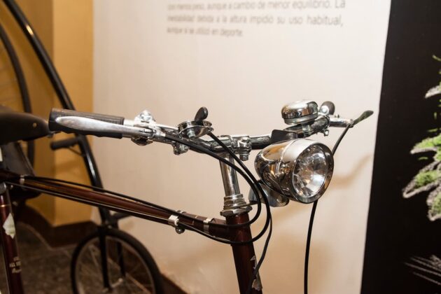 Exposición de bicicletas antiguas en el el Museo El Castillo