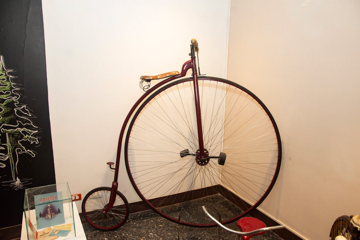 Exposición de bicicletas antiguas en el el Museo El Castillo