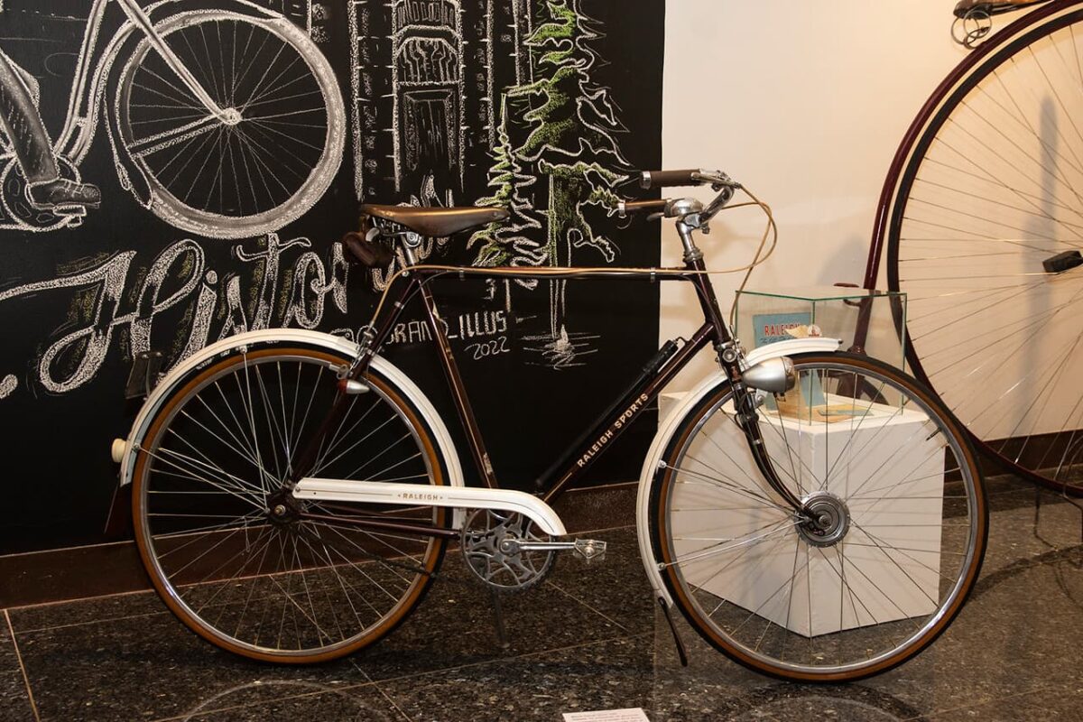 Exposición de bicicletas antiguas en el el Museo El Castillo