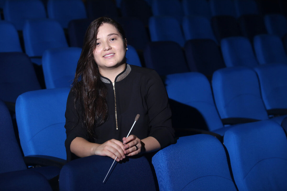 La primera mujer colombiana en ser directora asistente de una orquesta europea