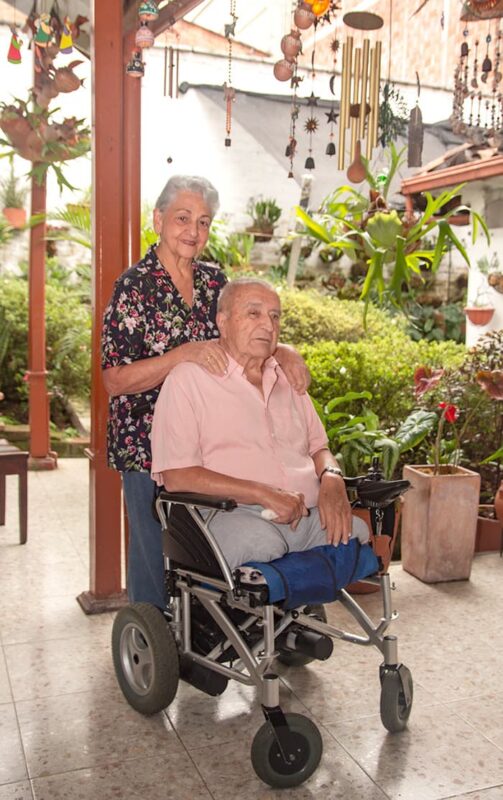 Doña Isabel y su esposo Luis Felipe, quien ha recibido reconocimientos locales, de la Asamblea Departamental y de la Cámara de Representantes. En 2014 recibió el premio “Envigadeño Ejemplar”.