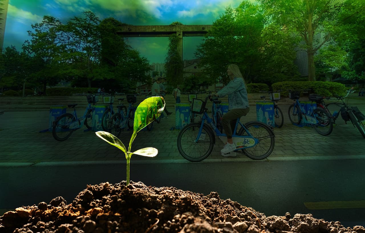Recorrido en bicicleta por Medellín y siembra de árboles