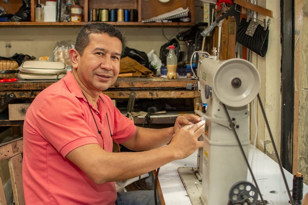 Remontadora de calzado Reyser es un negocio de casi tres décadas en El Poblado