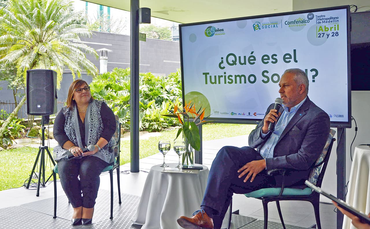 Arranca primera feria de turismo social en el Teatro Metropolitano