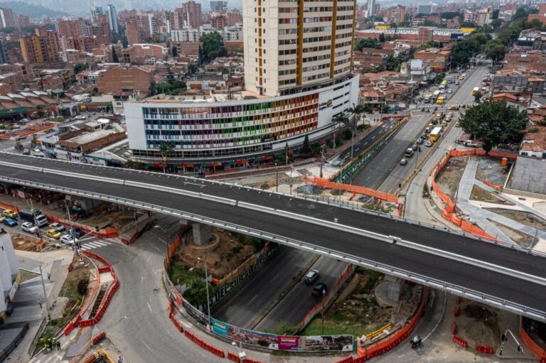 Habrá cierres viales nocturnos para pavimentar la glorieta de San Juan con la Avenida 80