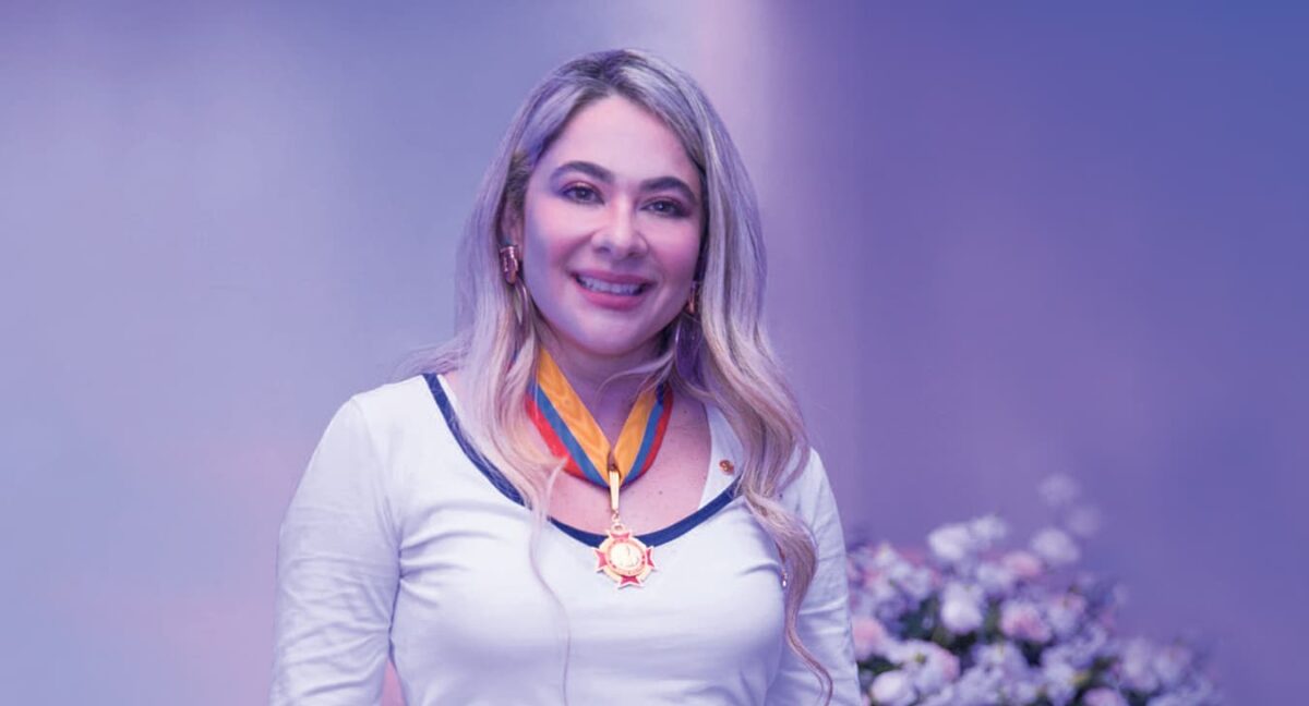 Reconocimiento “Orden de la Democracia Simón Bolivar” a Viviana Olaya