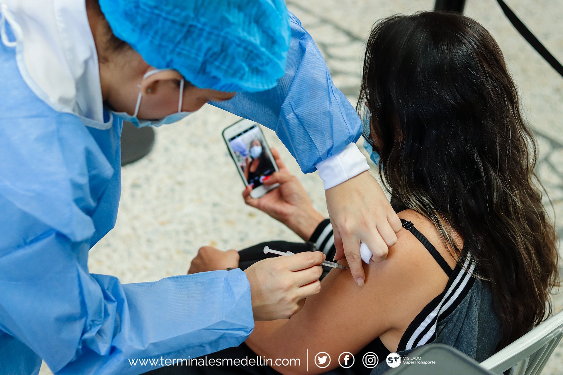 Vacunación contra el COVID19 en las terminales de Medellín