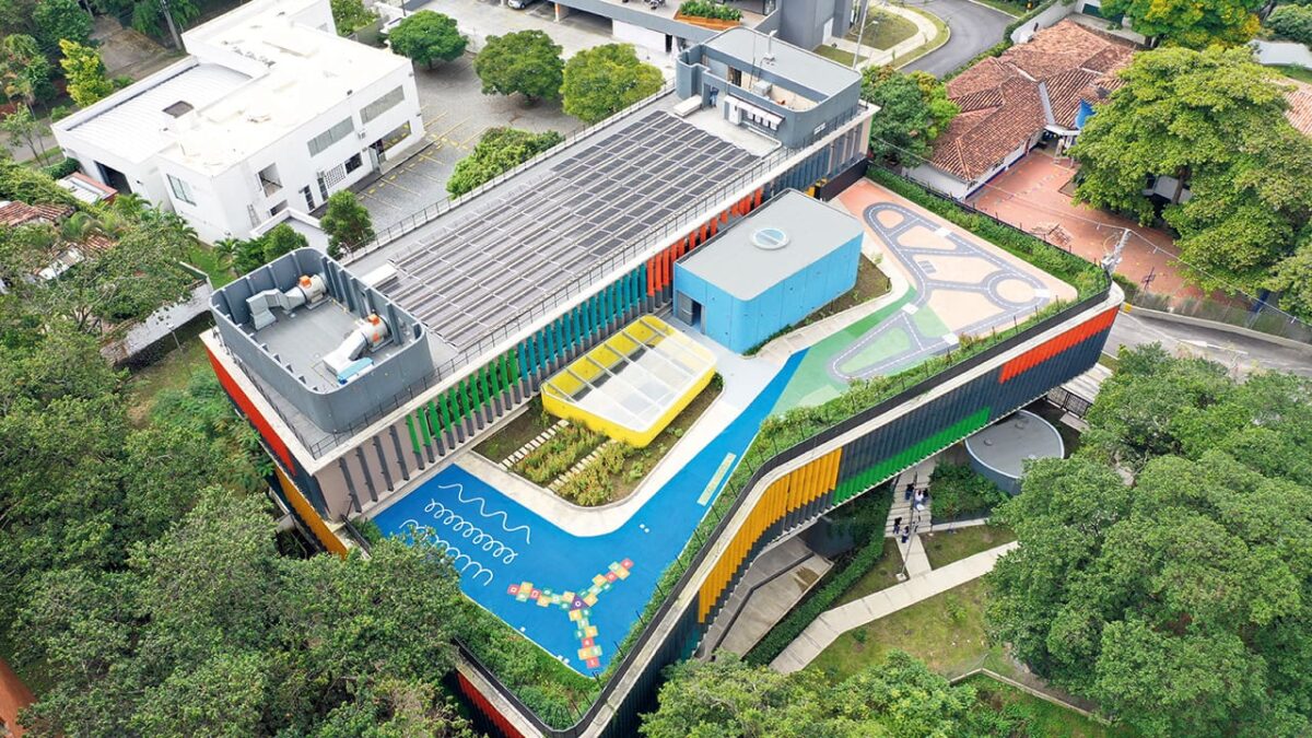 Colegio San José estrena paneles solares