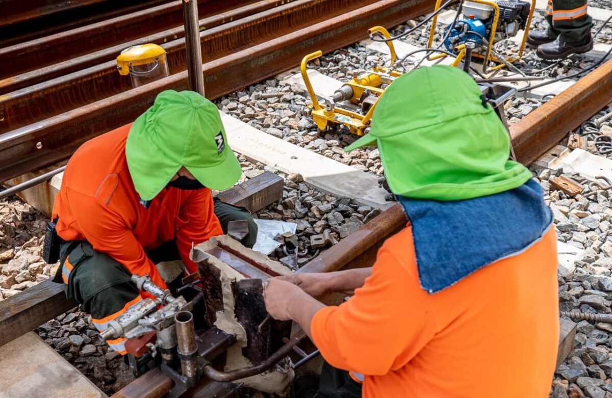 El Metro de Medellín inició el cambio de rieles en un tramo de la línea B