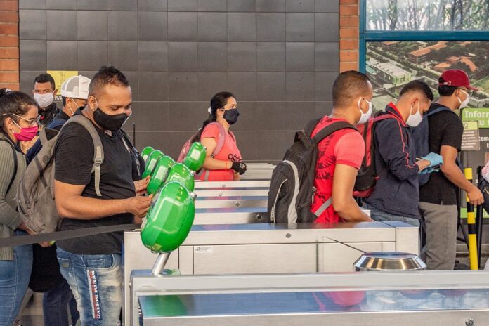 Tres lugares en los que el uso de tapabocas sigue siendo obligatorio en Medellín